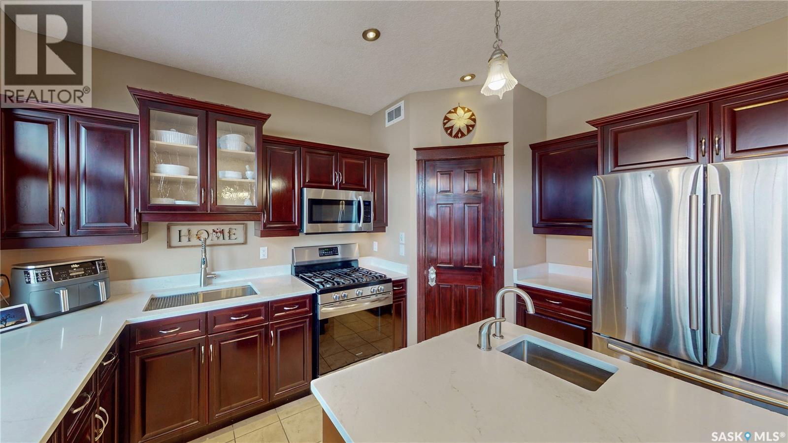 2830 Regina Avenue, Regina, SK - Indoor Photo Showing Kitchen With Stainless Steel Kitchen With Double Sink