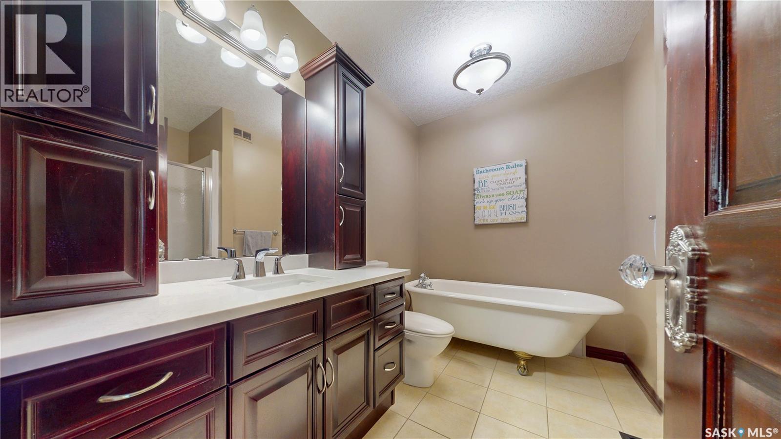 2830 Regina Avenue, Regina, SK - Indoor Photo Showing Bathroom