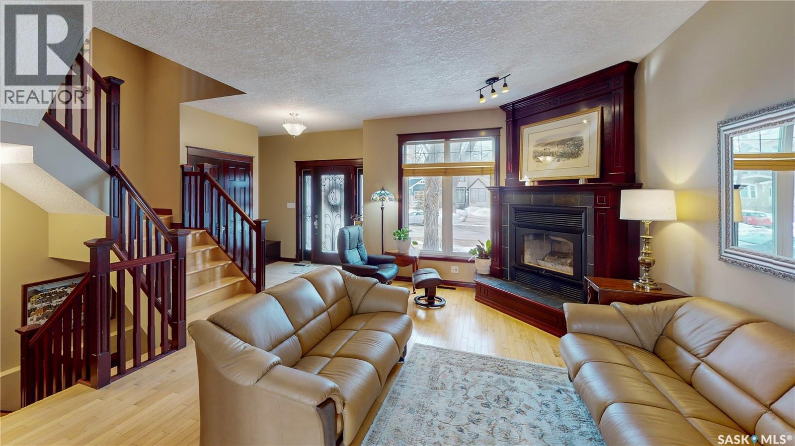 2830 Regina Avenue, Regina, SK - Indoor Photo Showing Living Room With Fireplace