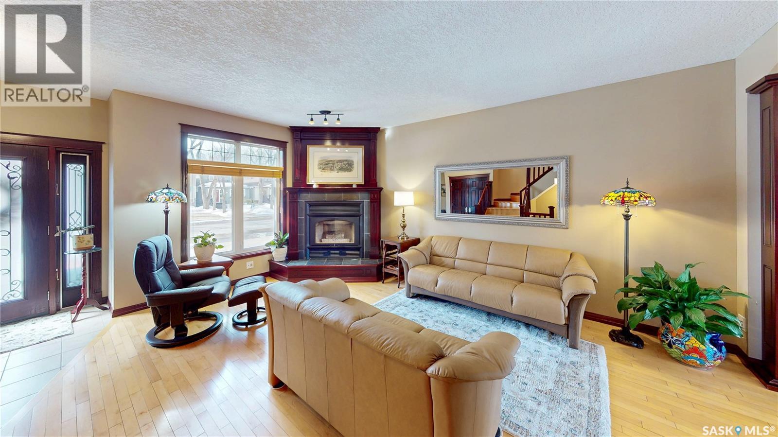 2830 Regina Avenue, Regina, SK - Indoor Photo Showing Living Room With Fireplace