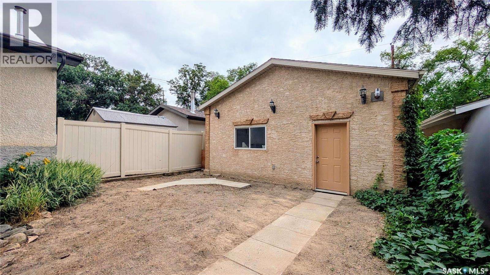 2830 Regina Avenue, Regina, SK - Outdoor With Exterior