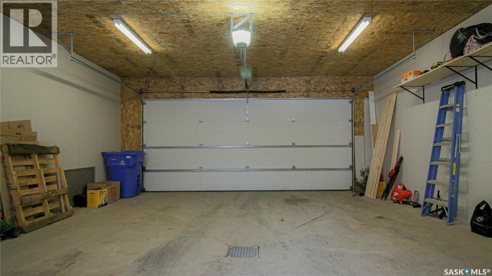 2830 Regina Avenue, Regina, SK - Indoor Photo Showing Garage