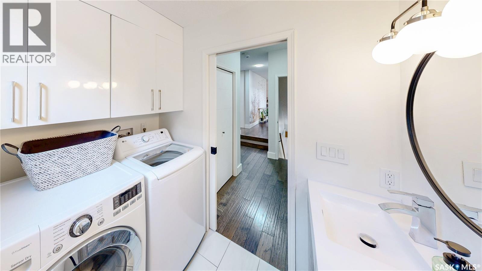 7551 Butler Bay, Regina, SK - Indoor Photo Showing Laundry Room
