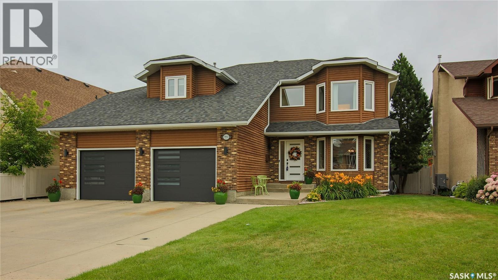 7551 Butler Bay, Regina, SK - Outdoor With Facade