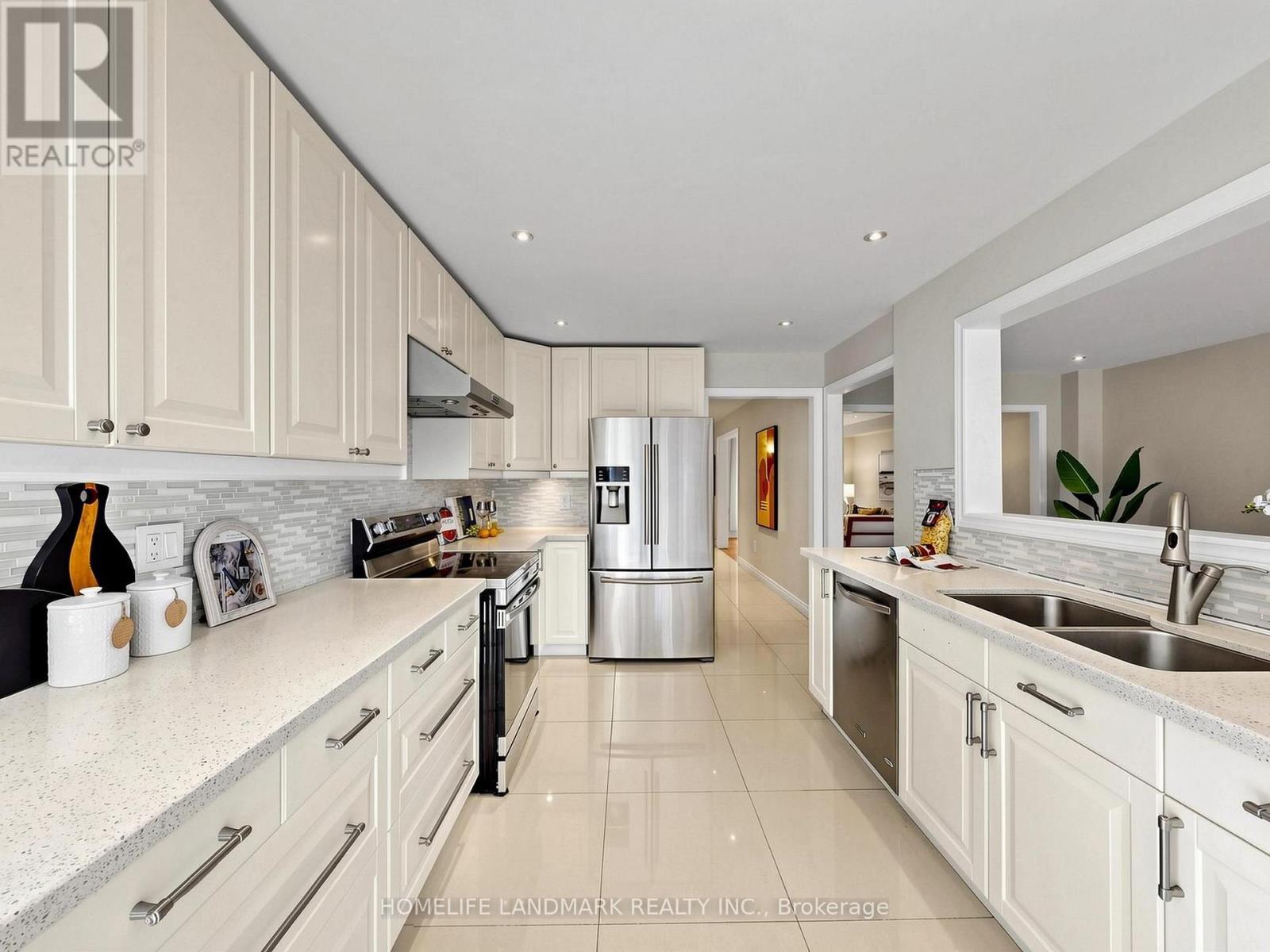 60 Ingleborough Court, Markham, ON - Indoor Photo Showing Kitchen With Double Sink With Upgraded Kitchen