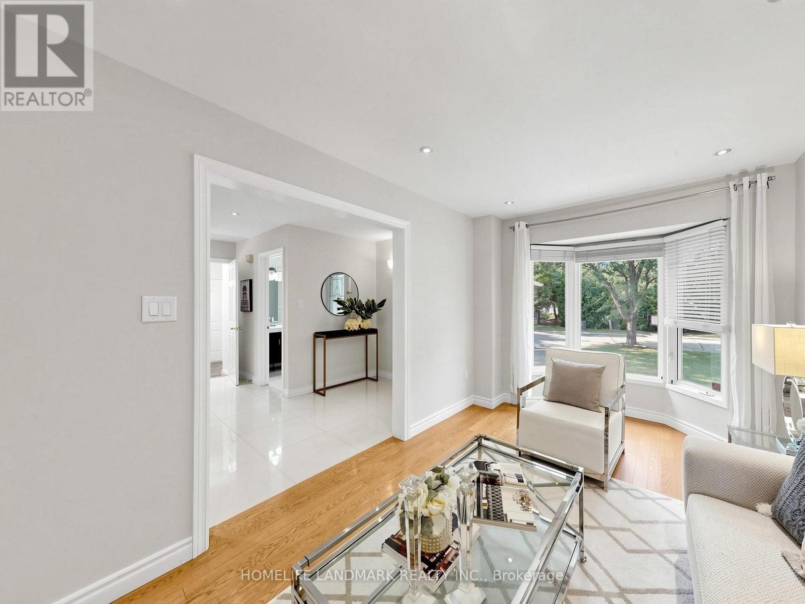 60 Ingleborough Court, Markham, ON - Indoor Photo Showing Living Room