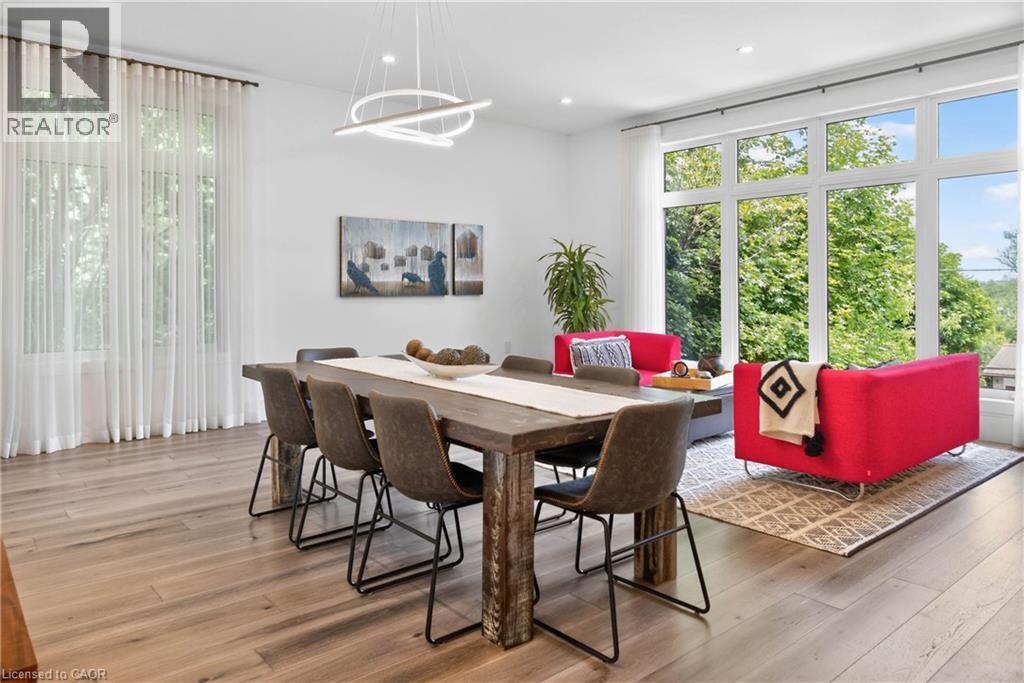 700 Hillcrest Road, West Shore, ON - Indoor Photo Showing Dining Room