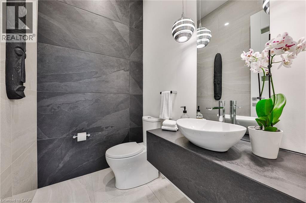 700 Hillcrest Road, West Shore, ON - Indoor Photo Showing Bathroom