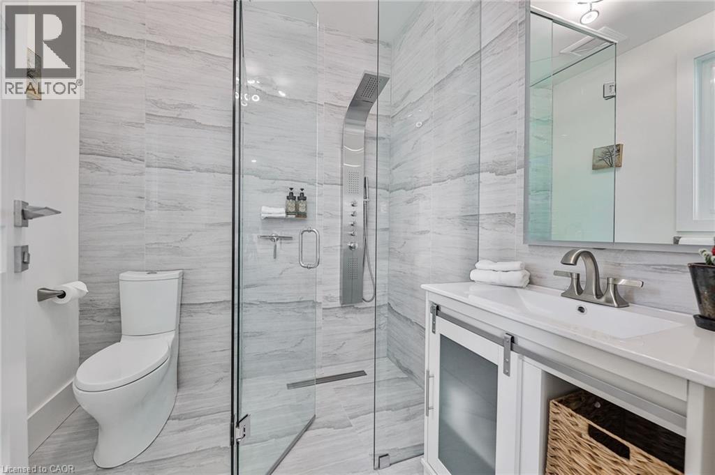 700 Hillcrest Road, West Shore, ON - Indoor Photo Showing Bathroom