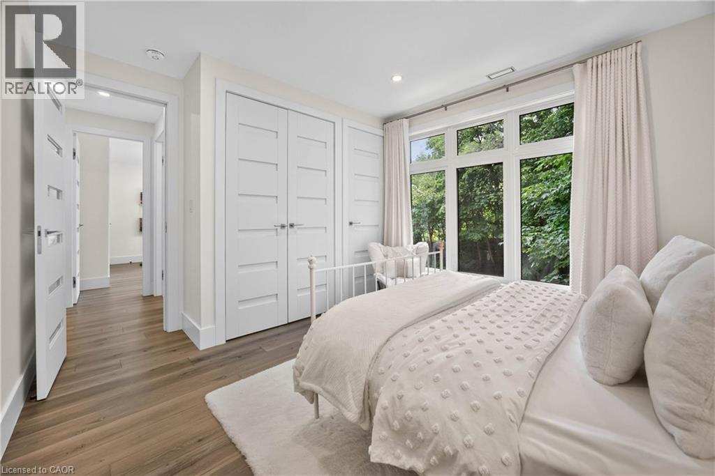 700 Hillcrest Road, West Shore, ON - Indoor Photo Showing Bedroom
