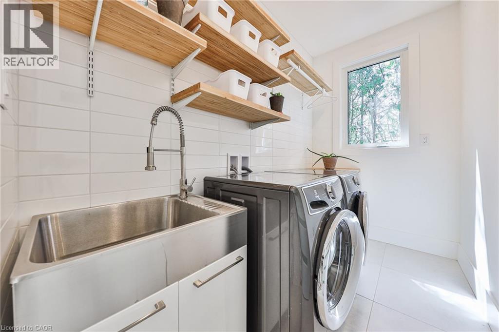 700 Hillcrest Road, West Shore, ON - Indoor Photo Showing Laundry Room