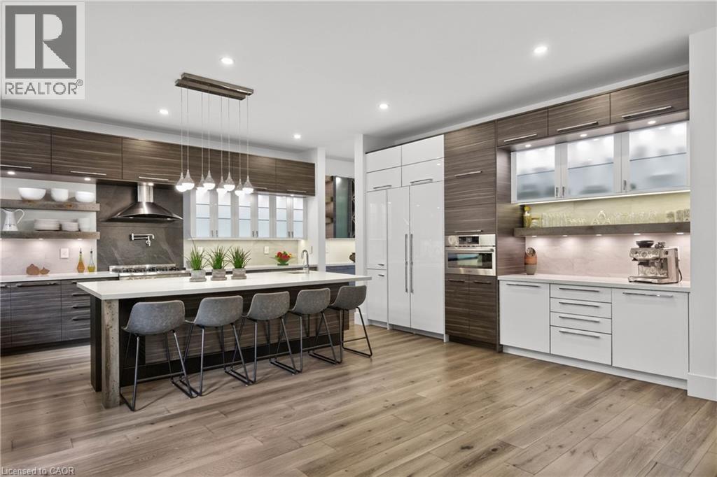 700 Hillcrest Road, West Shore, ON - Indoor Photo Showing Kitchen With Upgraded Kitchen