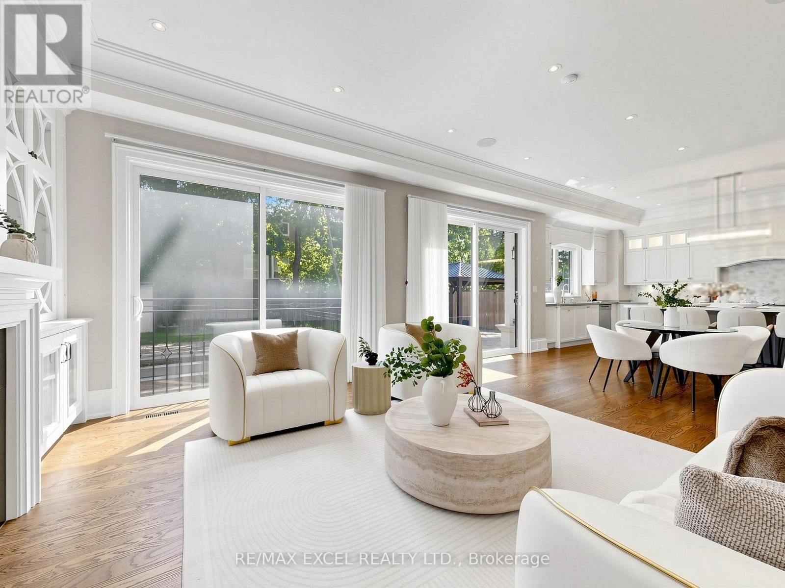 64 Summerfeldt Crescent, Markham, ON - Indoor Photo Showing Living Room