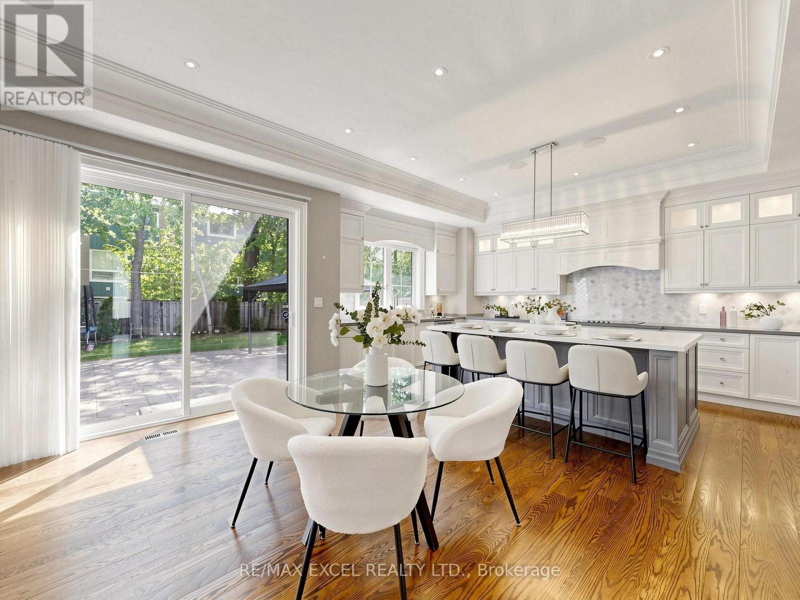 64 Summerfeldt Crescent, Markham, ON - Indoor Photo Showing Dining Room