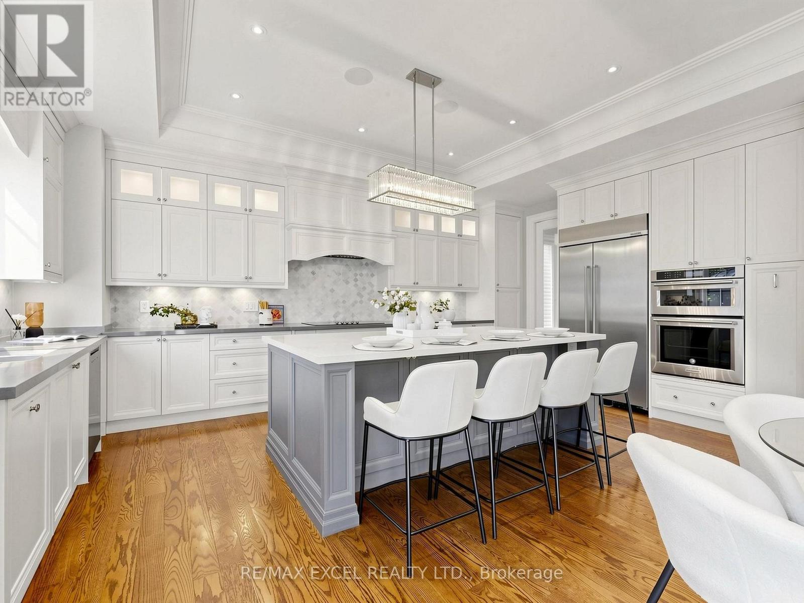 64 Summerfeldt Crescent, Markham, ON - Indoor Photo Showing Kitchen With Upgraded Kitchen