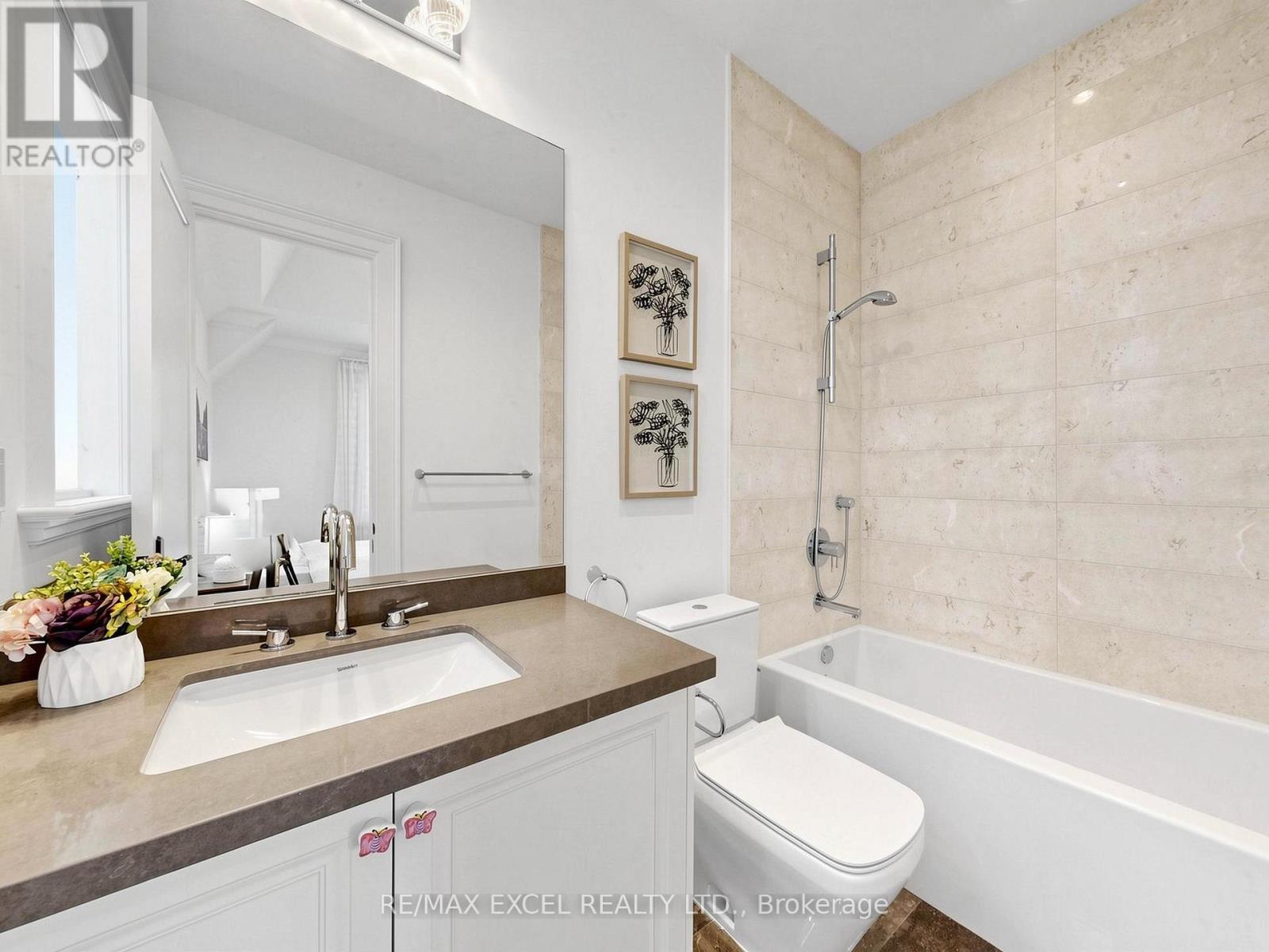 64 Summerfeldt Crescent, Markham, ON - Indoor Photo Showing Bathroom