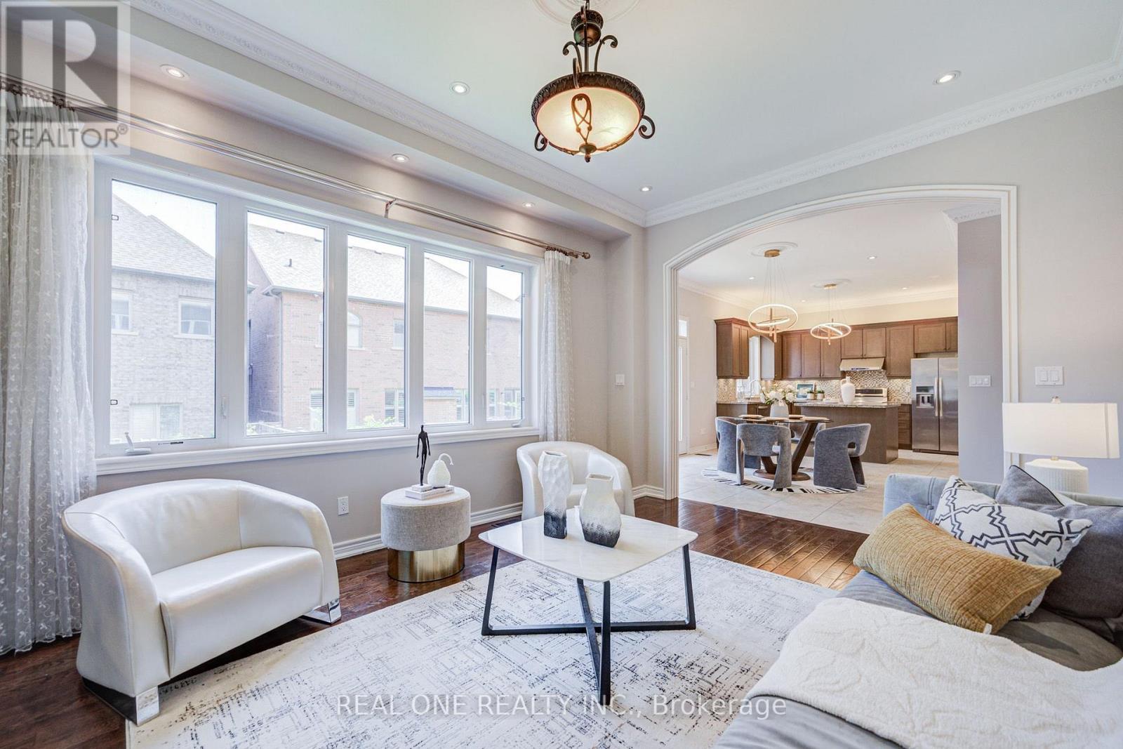 66 Wozniak Crescent, Markham, ON - Indoor Photo Showing Living Room