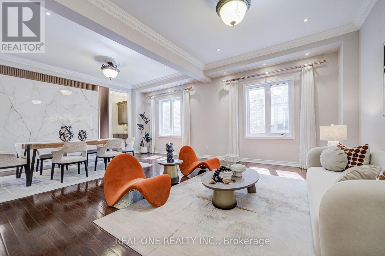 66 Wozniak Crescent, Markham, ON - Indoor Photo Showing Living Room
