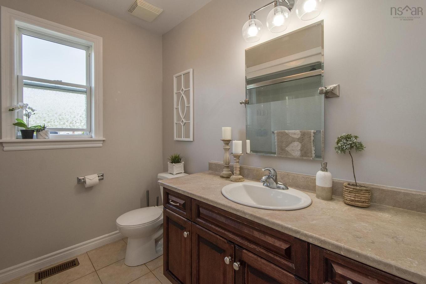 931 King Street, Windsor, NS - Indoor Photo Showing Bathroom
