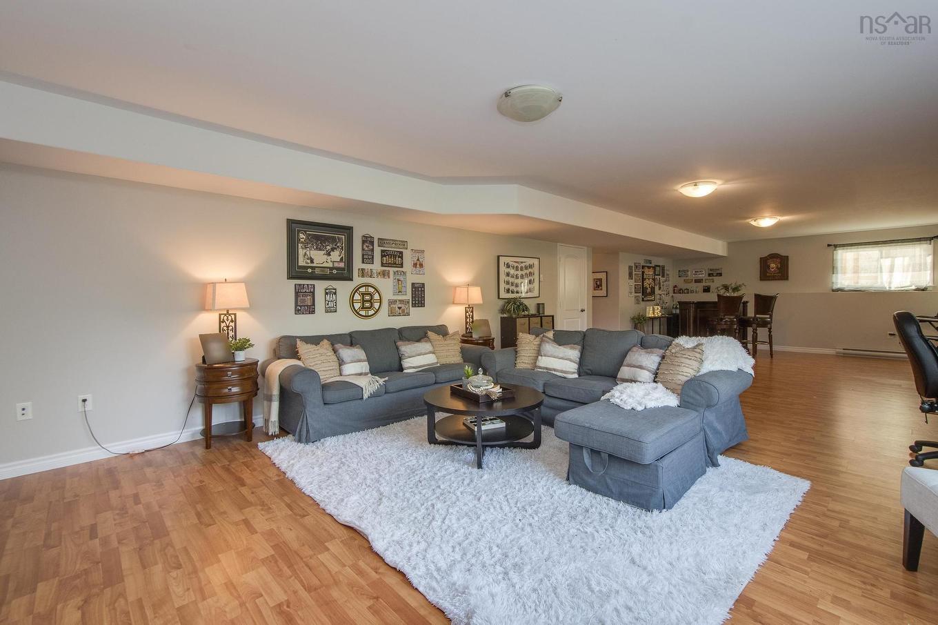 931 King Street, Windsor, NS - Indoor Photo Showing Living Room