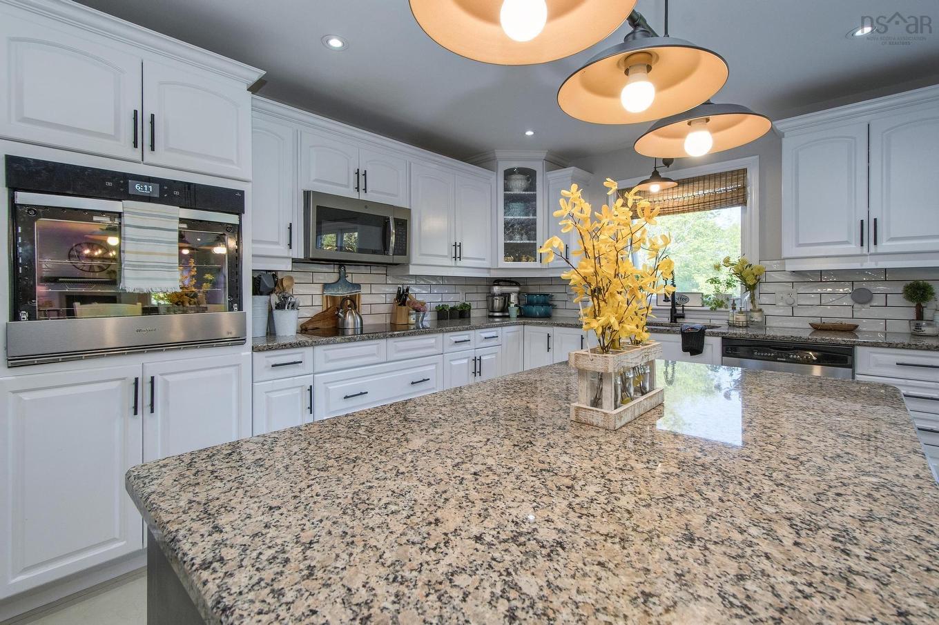 931 King Street, Windsor, NS - Indoor Photo Showing Kitchen With Double Sink With Upgraded Kitchen