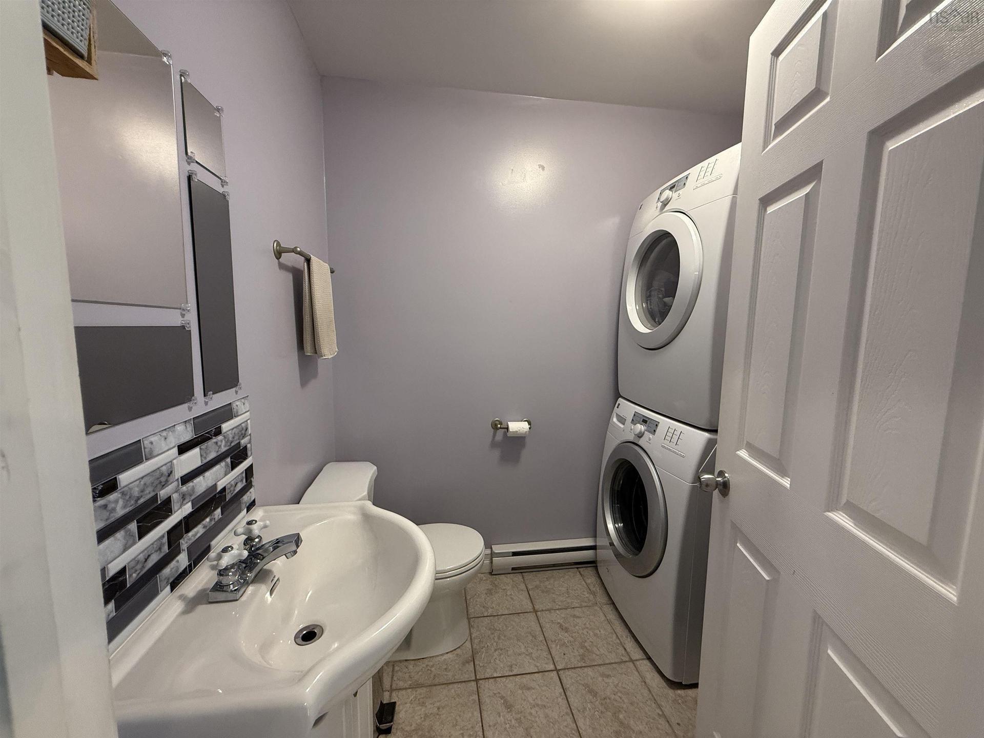 707 Pleasant Street, Dartmouth, NS - Indoor Photo Showing Laundry Room