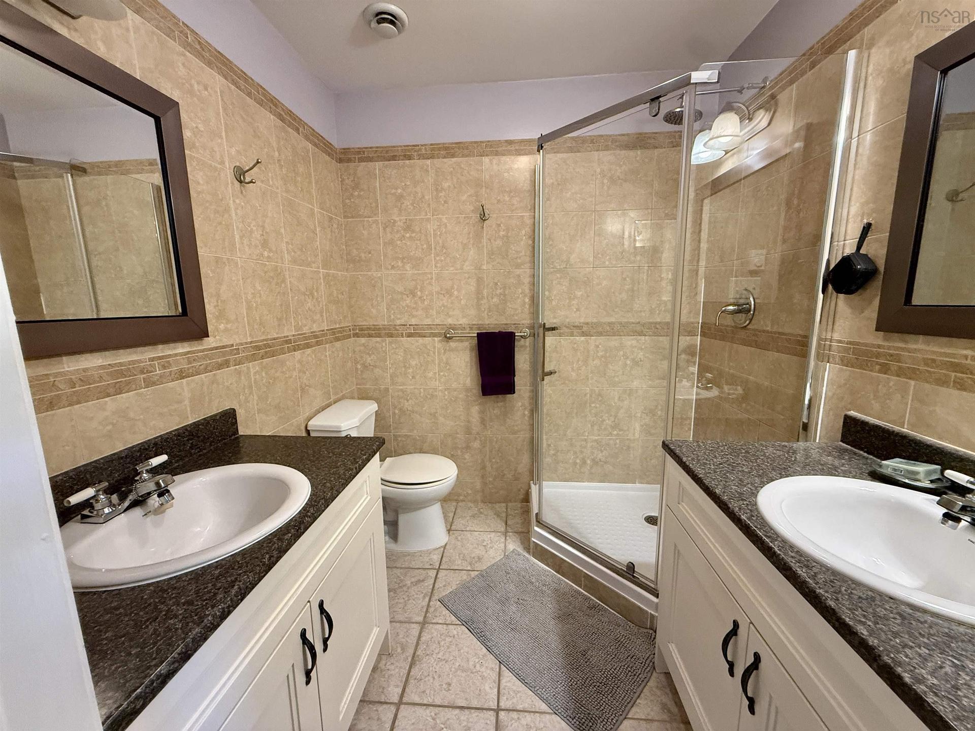 707 Pleasant Street, Dartmouth, NS - Indoor Photo Showing Bathroom