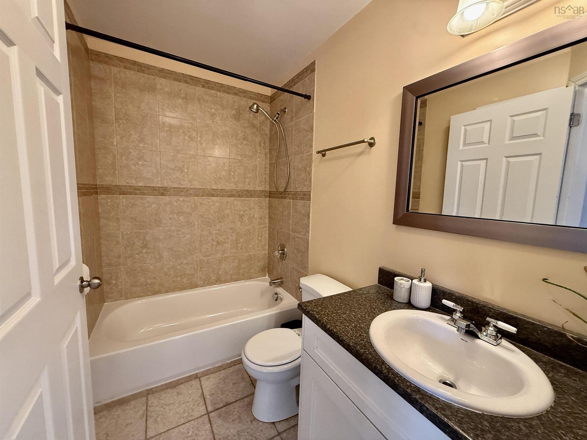 707 Pleasant Street, Dartmouth, NS - Indoor Photo Showing Bathroom