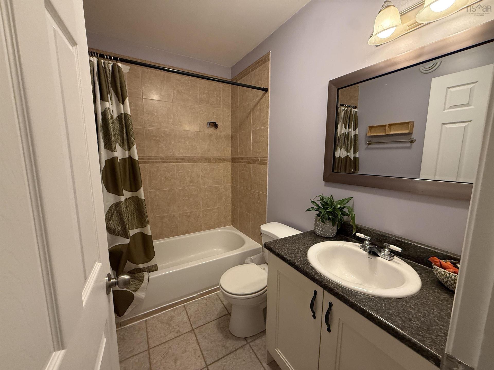 707 Pleasant Street, Dartmouth, NS - Indoor Photo Showing Bathroom