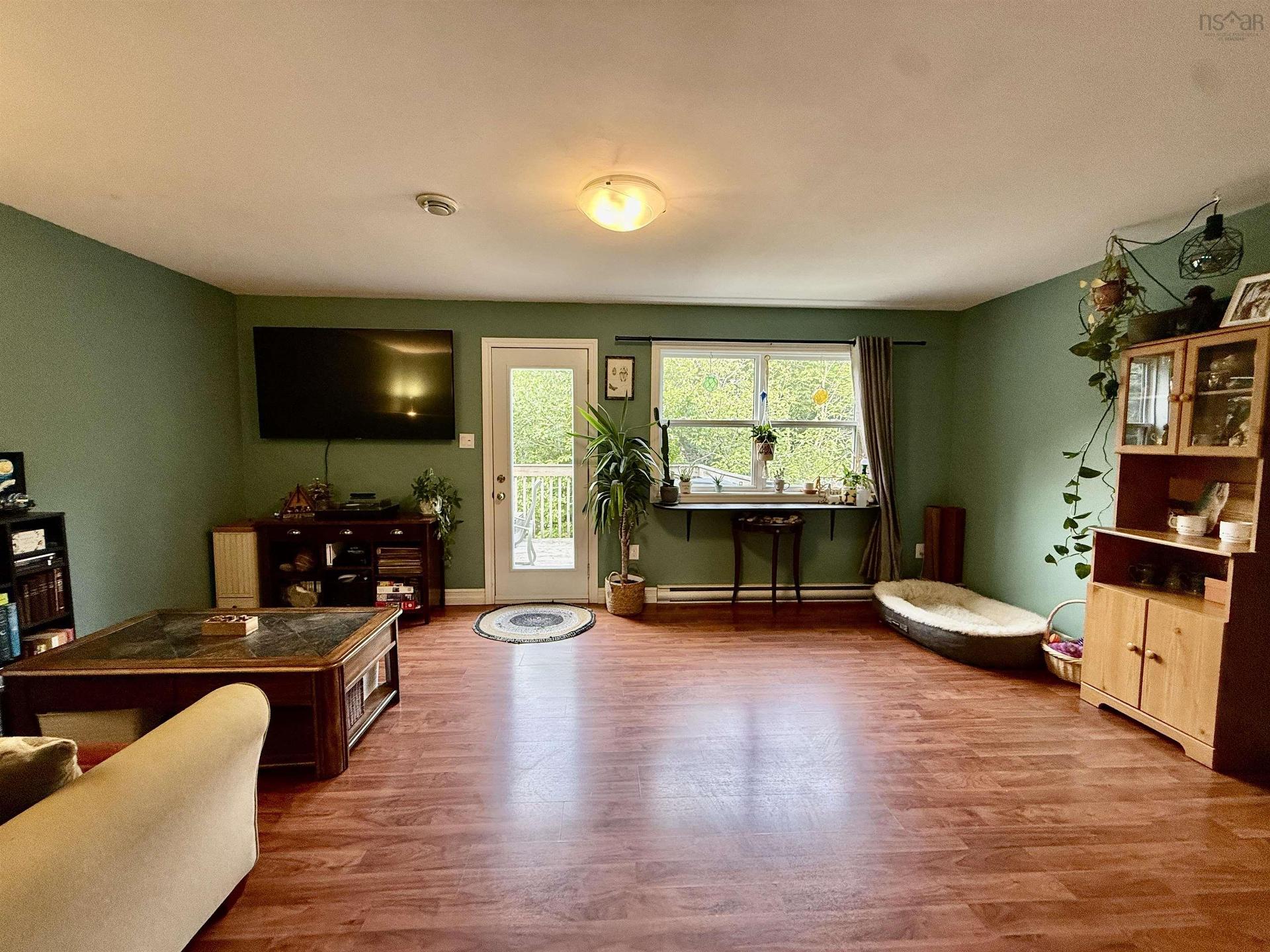 707 Pleasant Street, Dartmouth, NS - Indoor Photo Showing Living Room