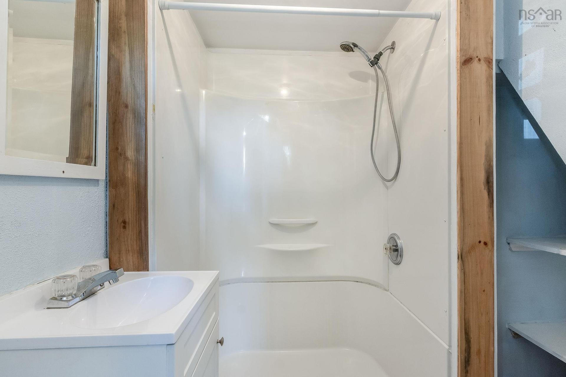 8801 201 Highway, Nictaux, NS - Indoor Photo Showing Bathroom