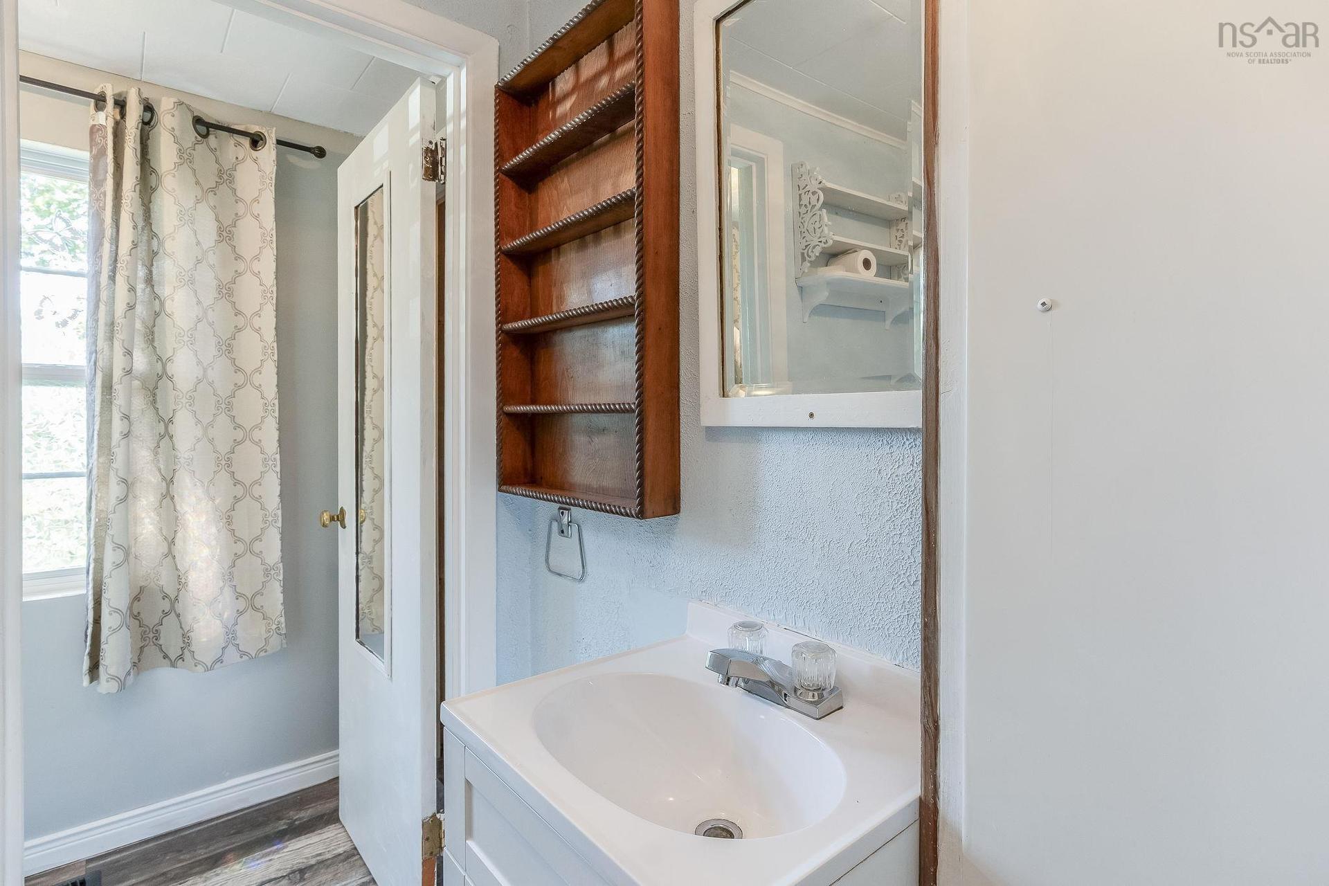 8801 201 Highway, Nictaux, NS - Indoor Photo Showing Bathroom