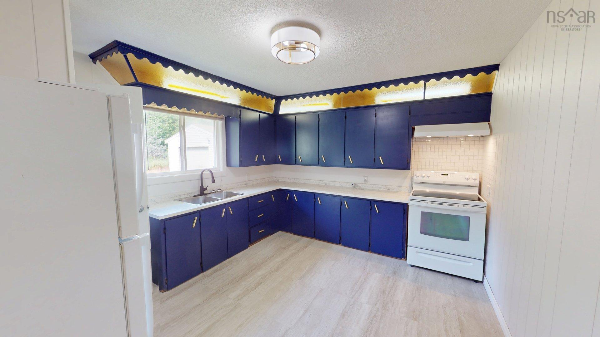 79 Meadow Brook Hill, Mulgrave, NS - Indoor Photo Showing Kitchen With Double Sink