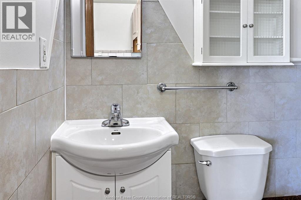 401 Parent Unit# 2, Windsor, ON - Indoor Photo Showing Bathroom