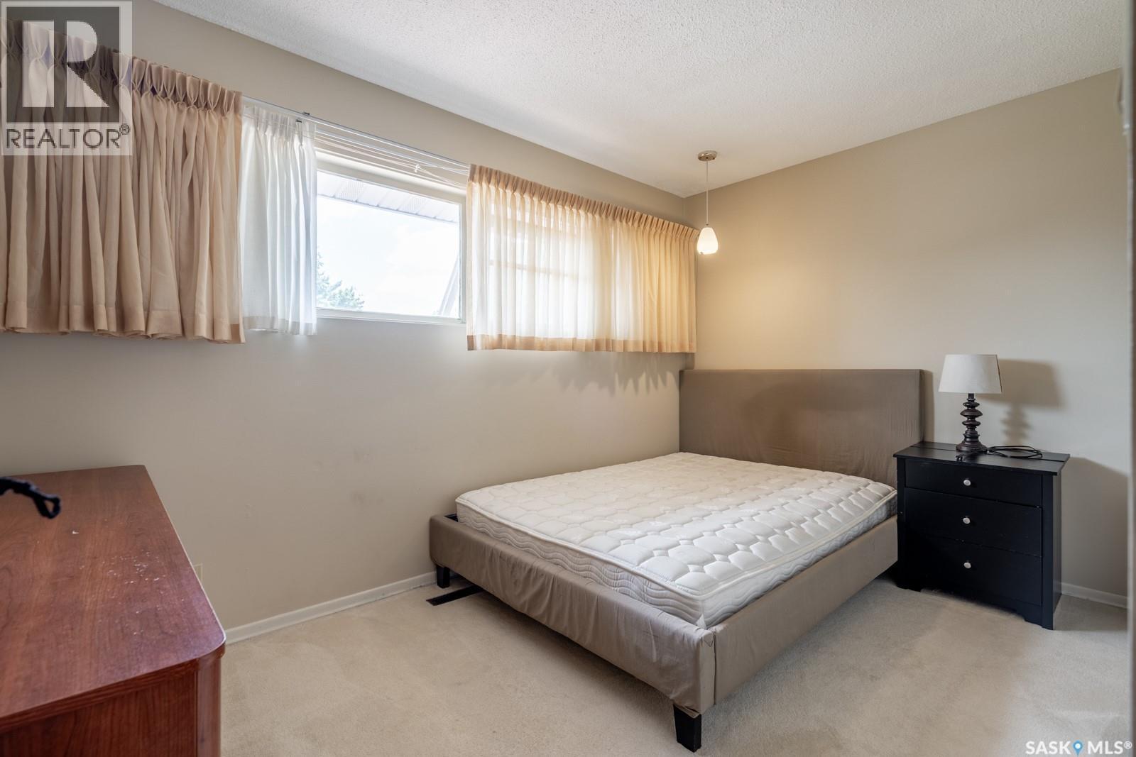 145 Mayfair Crescent, Regina, SK - Indoor Photo Showing Bedroom