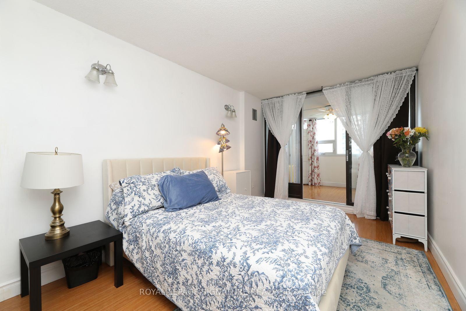 1402-3303 Don Mills Road, Toronto, ON - Indoor Photo Showing Bedroom