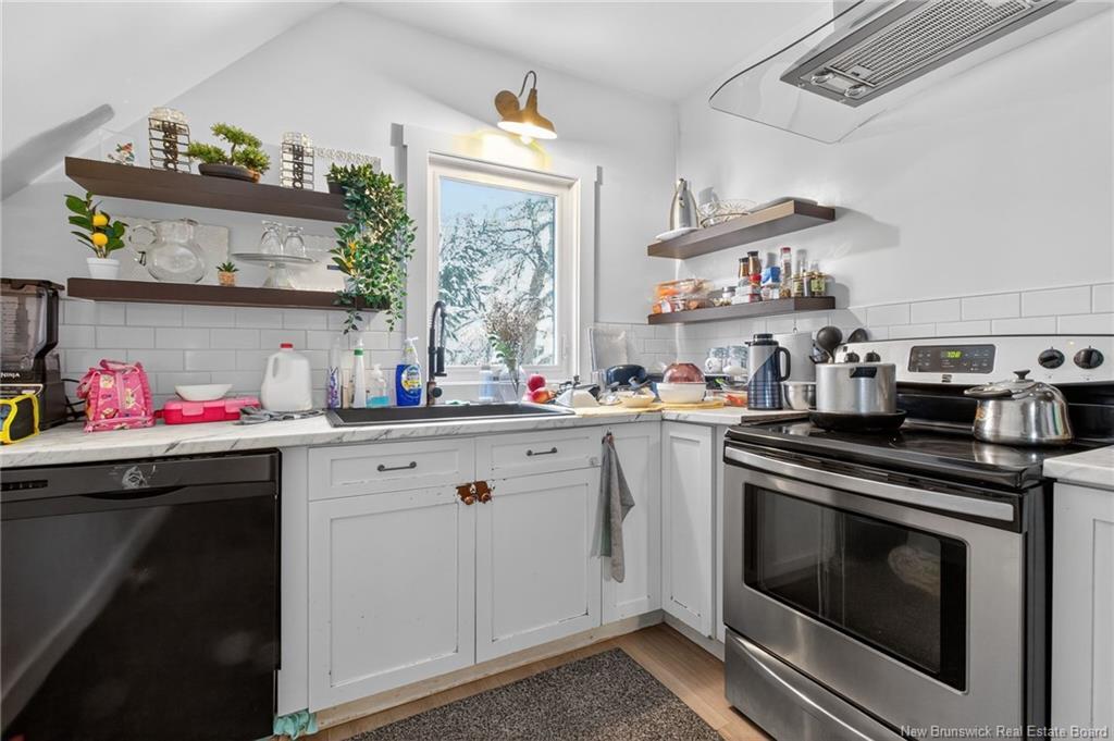 319 Lutz St, Moncton, NB - Indoor Photo Showing Kitchen