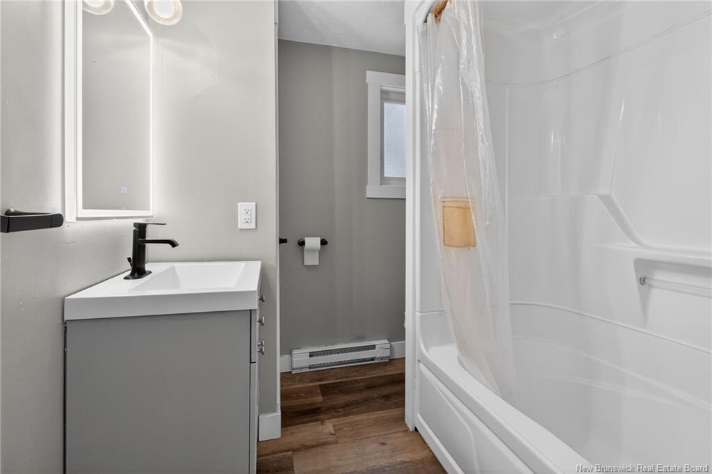 319 Lutz St, Moncton, NB - Indoor Photo Showing Bathroom