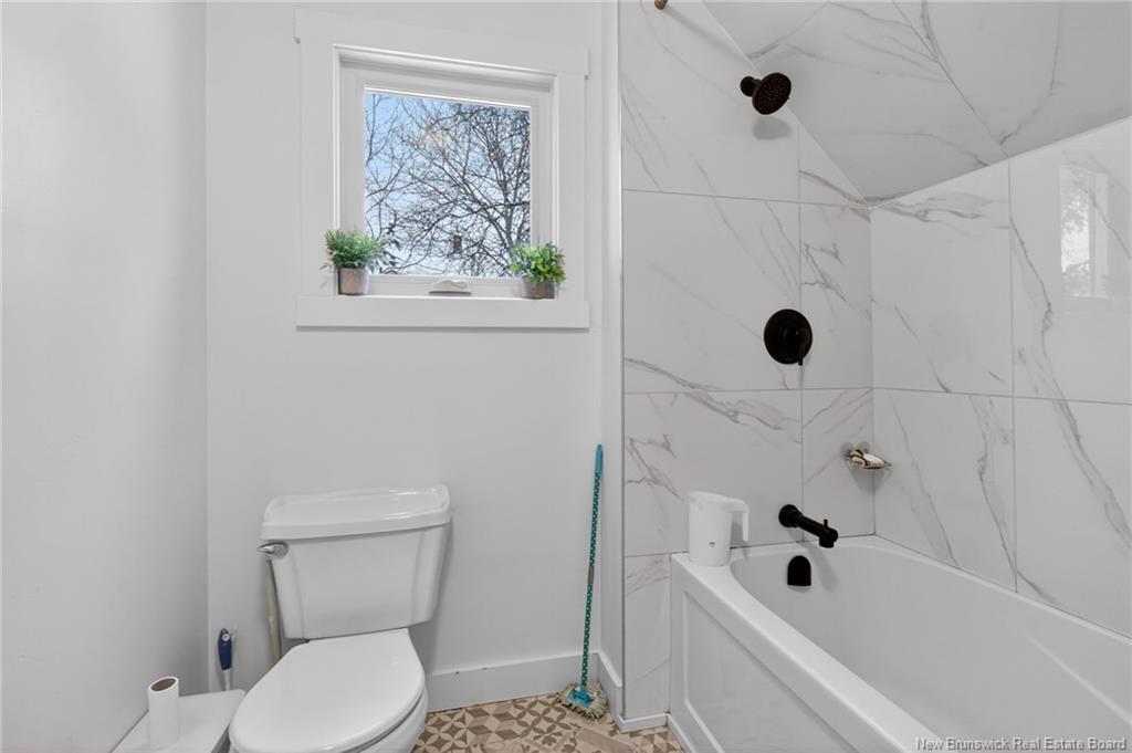 319 Lutz St, Moncton, NB - Indoor Photo Showing Bathroom