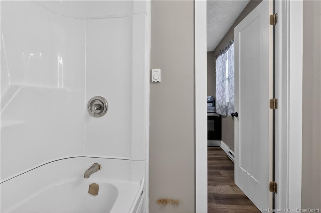 319 Lutz St, Moncton, NB - Indoor Photo Showing Bathroom