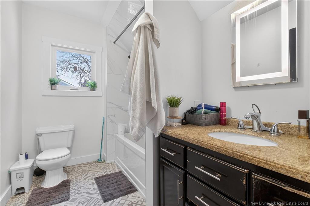 319 Lutz St, Moncton, NB - Indoor Photo Showing Bathroom
