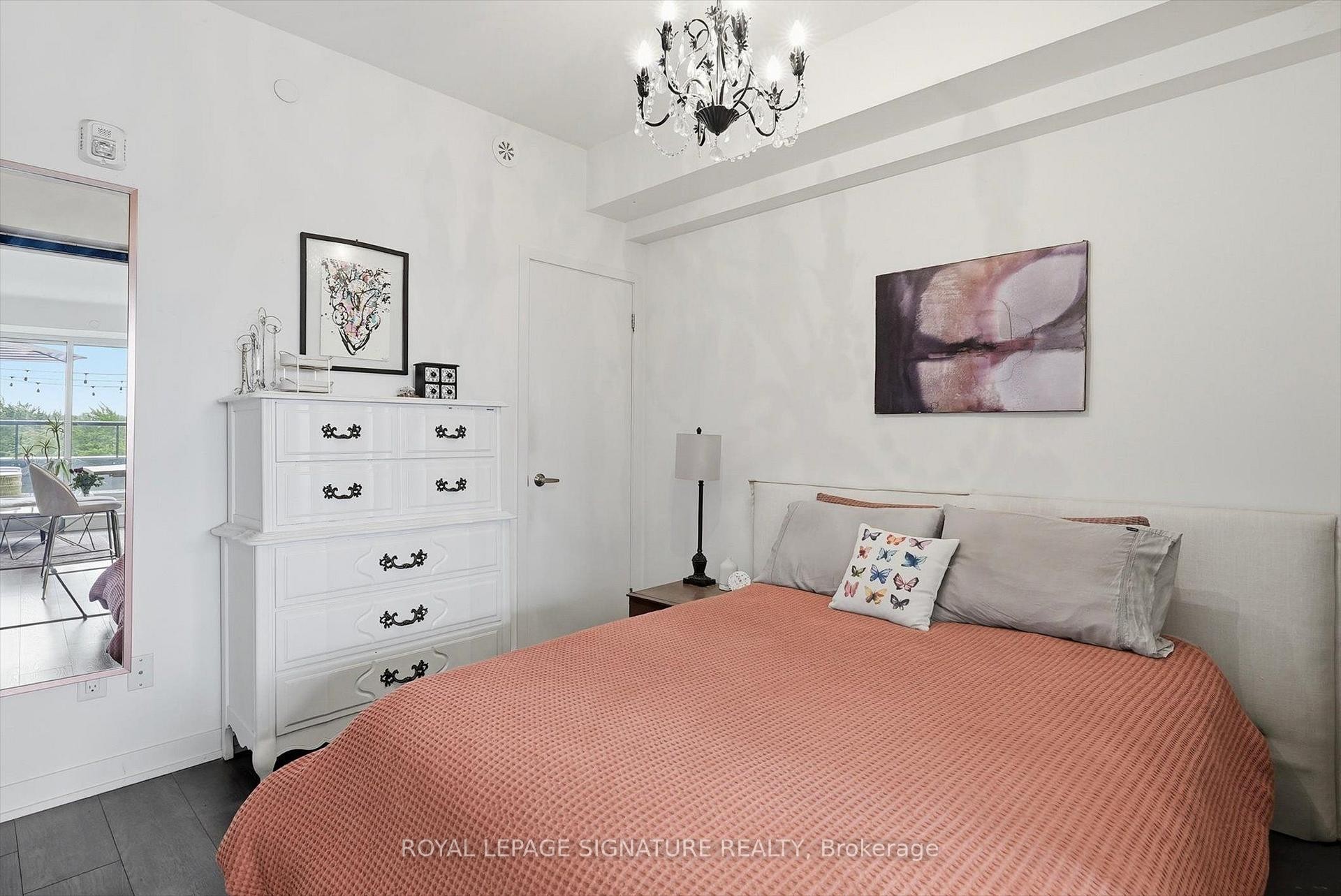 503-899 Queen Street E, Toronto, ON - Indoor Photo Showing Bedroom