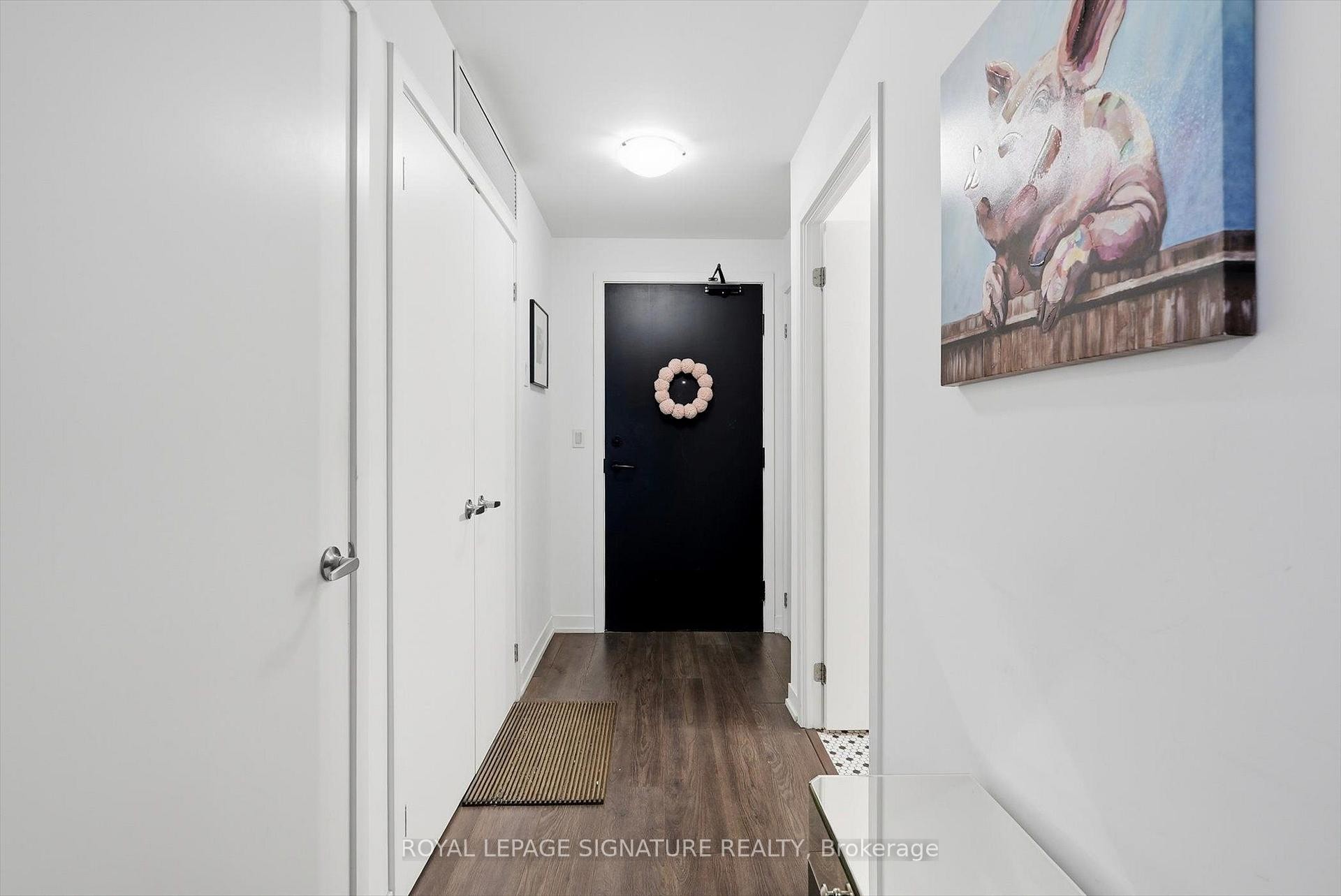 503-899 Queen Street E, Toronto, ON - Indoor Photo Showing Other Room