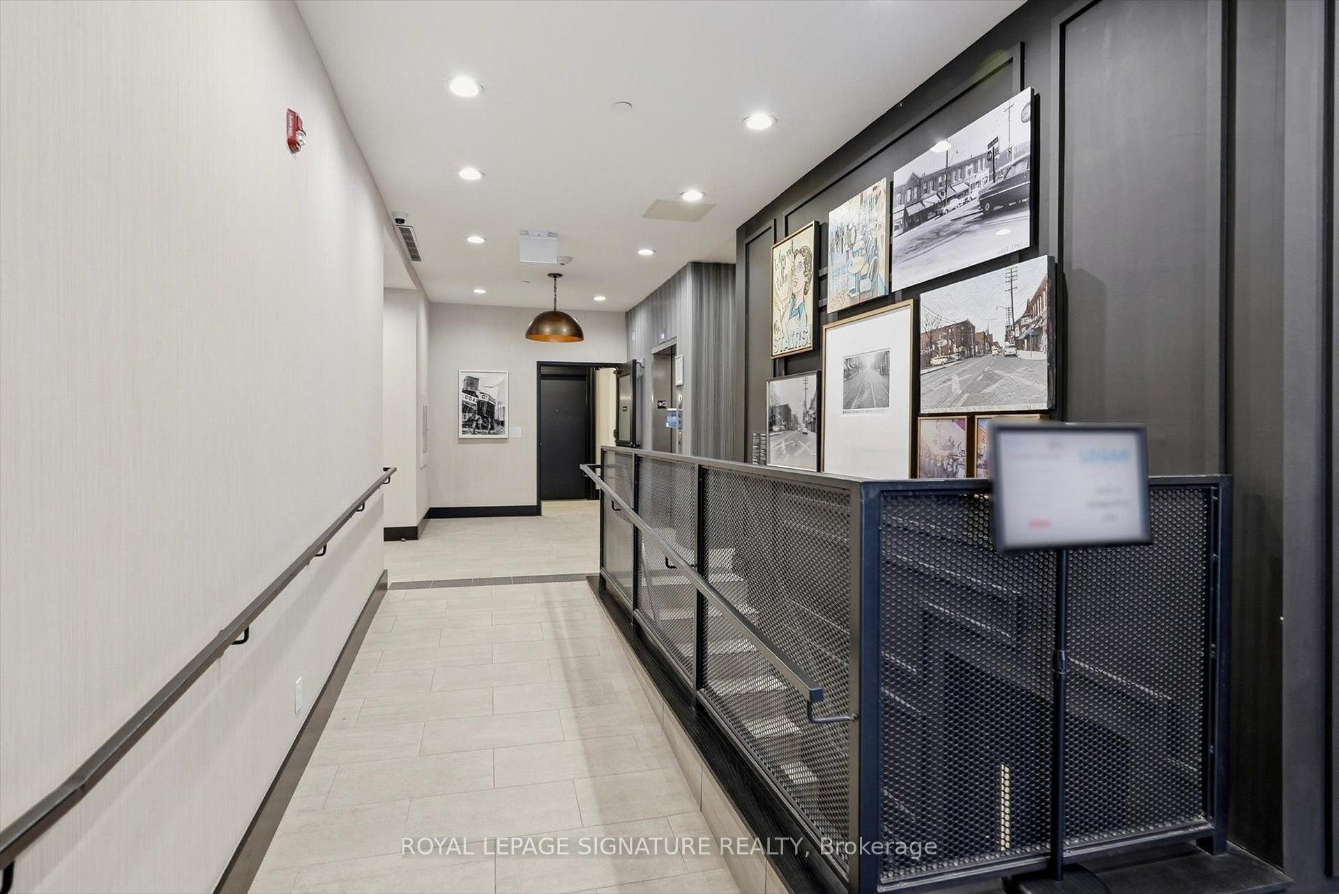 503-899 Queen Street E, Toronto, ON - Indoor Photo Showing Other Room