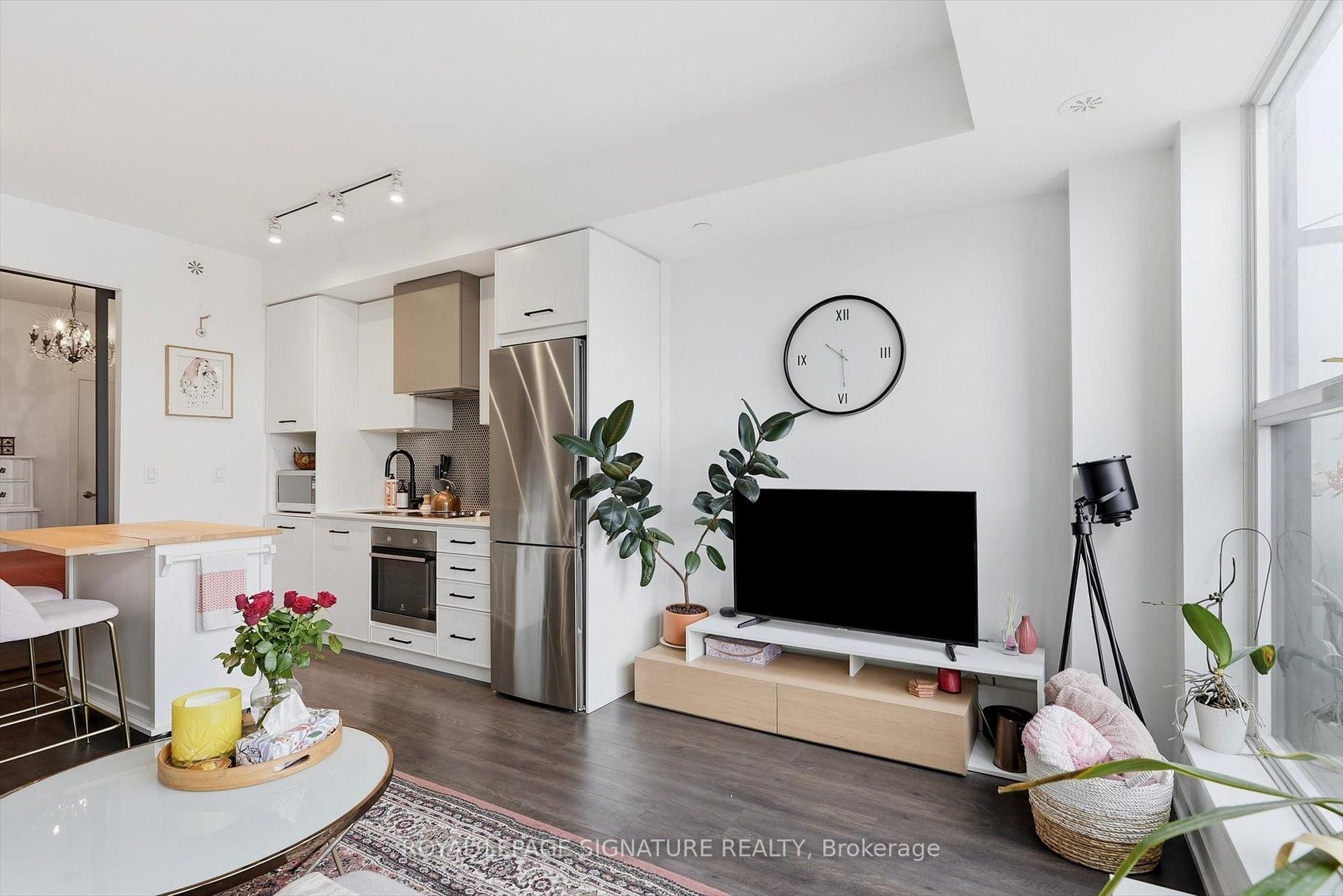 503-899 Queen Street E, Toronto, ON - Indoor