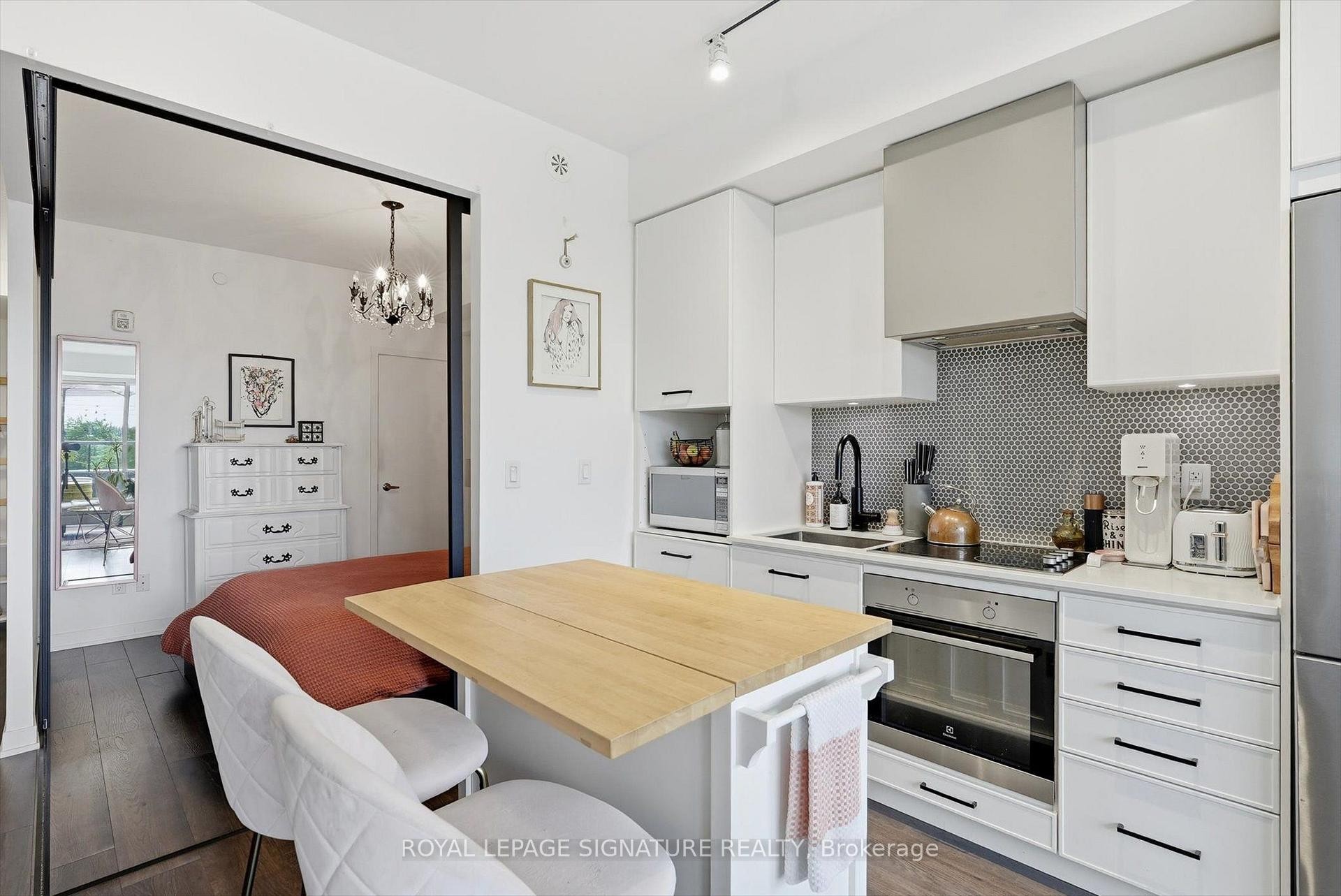 503-899 Queen Street E, Toronto, ON - Indoor Photo Showing Kitchen