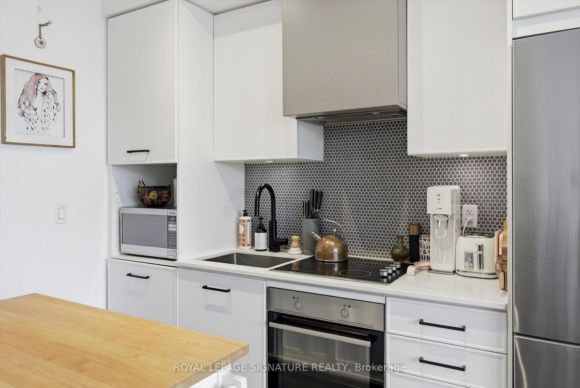 503-899 Queen Street E, Toronto, ON - Indoor Photo Showing Kitchen With Double Sink