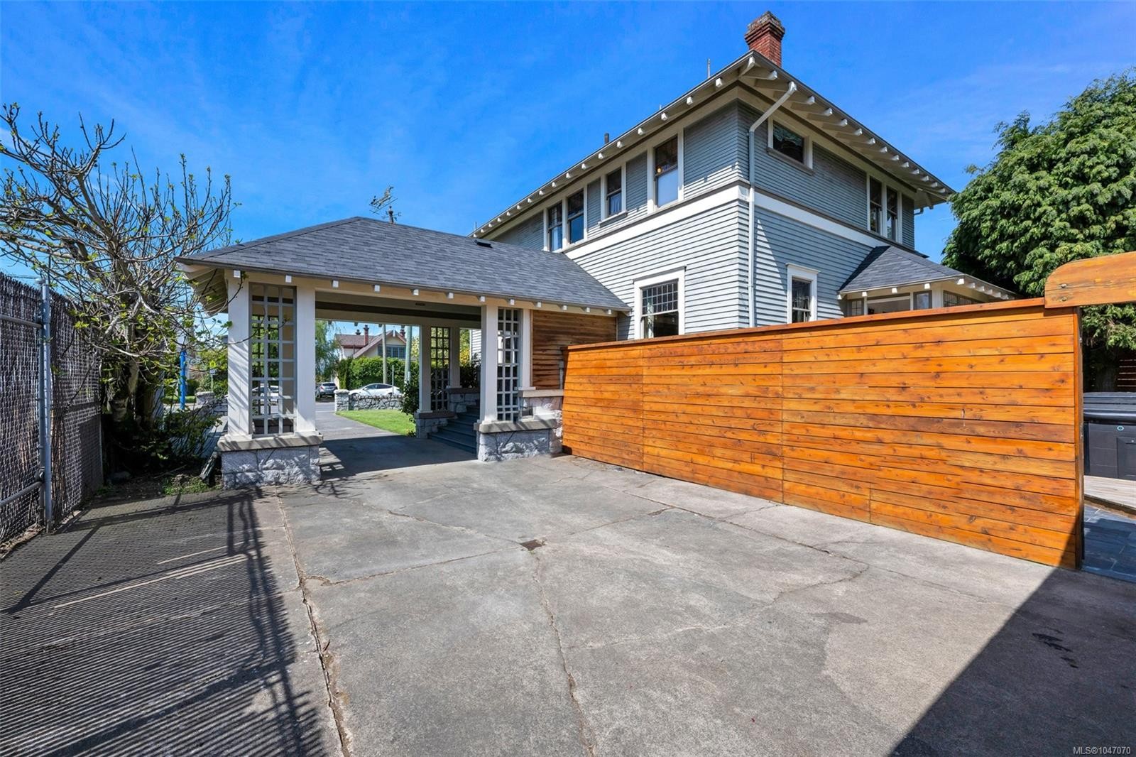 3107 Quadra St, Victoria, BC
