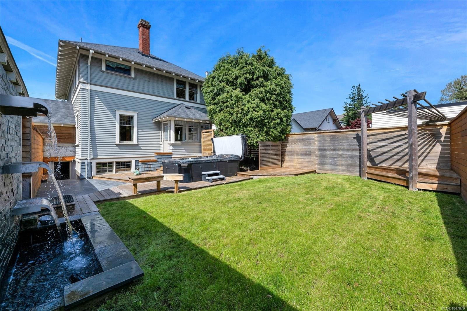 3107 Quadra St, Victoria, BC