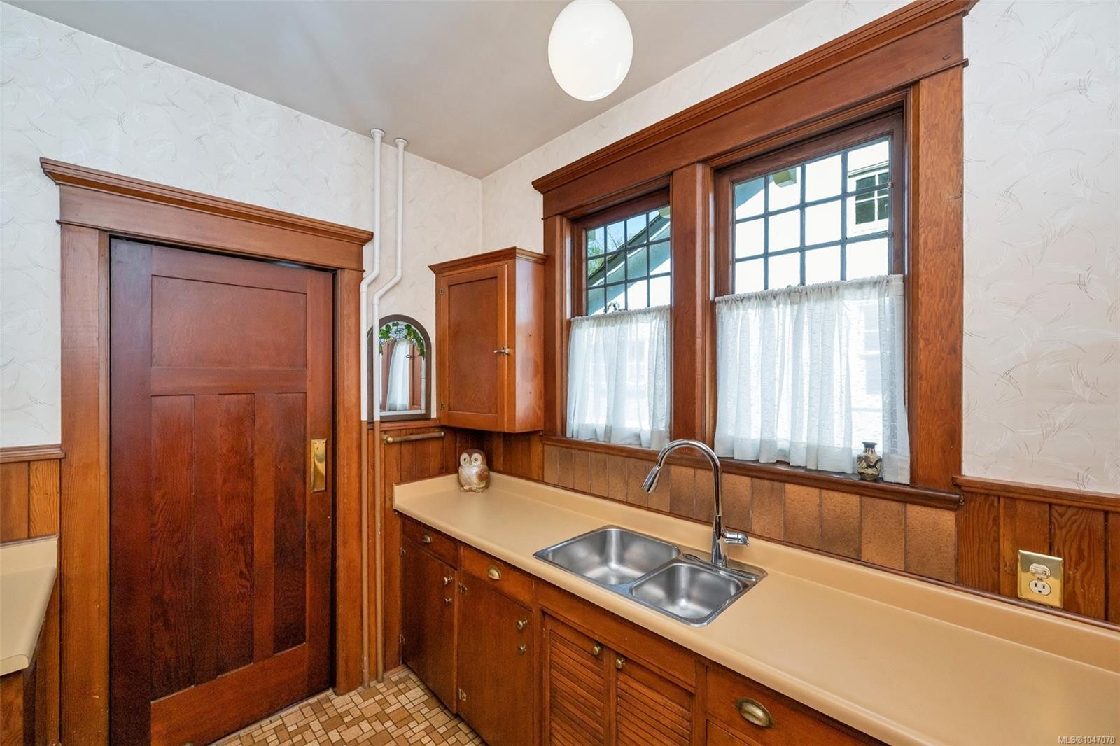 3107 Quadra St, Victoria, BC